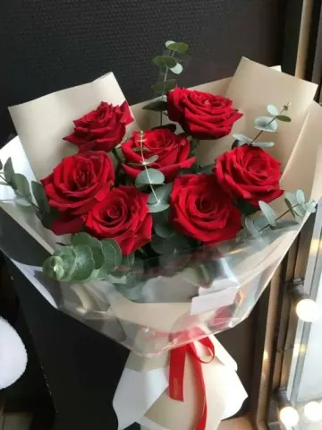 Red roses bouquet online delivery loading=
